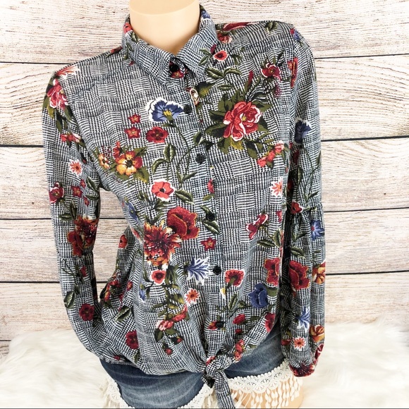 French Laundry Tops - 🎉HP! 🌺 French Laundry Floral Shirt M 🌺